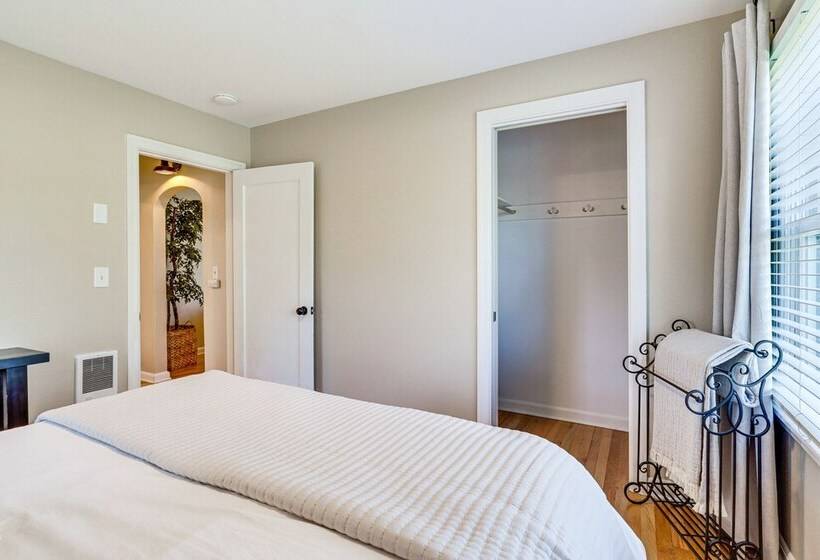 Chic & Cozy Home Near Campus   1 Mi To Autzen!