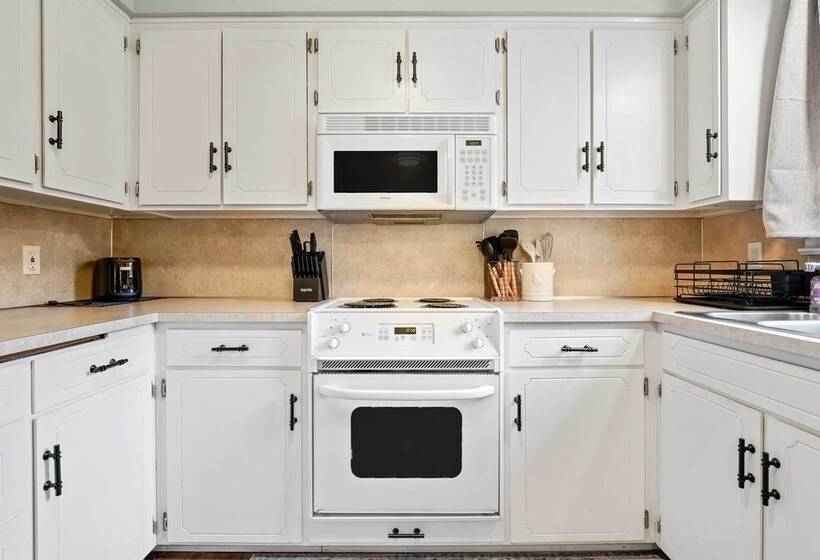 Chic & Cozy Home Near Campus   1 Mi To Autzen!