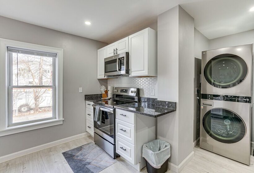 Coastal Lynn Escape W/ Fireplace: 3 Mi To Beaches