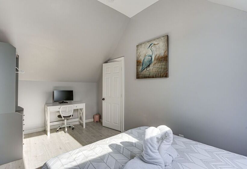 Coastal Lynn Escape W/ Fireplace: 3 Mi To Beaches