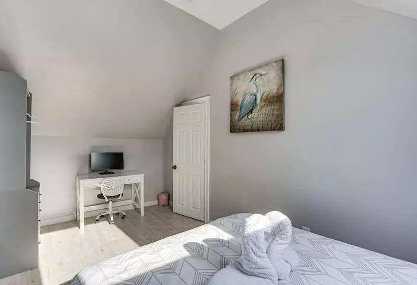Coastal Lynn Escape W/ Fireplace: 3 Mi To Beaches