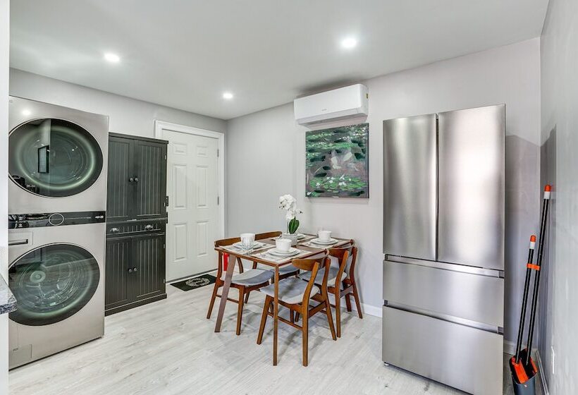 Coastal Lynn Escape W/ Fireplace: 3 Mi To Beaches