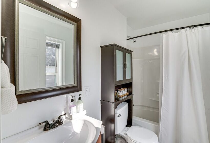 Coastal Lynn Escape W/ Fireplace: 3 Mi To Beaches