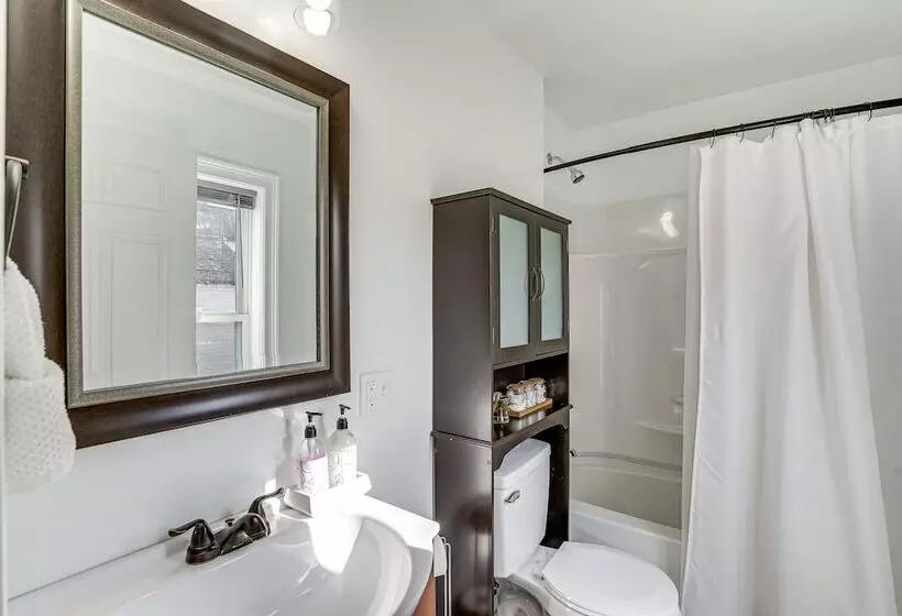 Coastal Lynn Escape W/ Fireplace: 3 Mi To Beaches