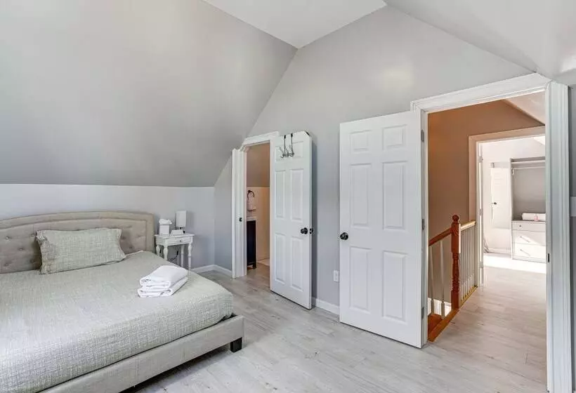 Coastal Lynn Escape W/ Fireplace: 3 Mi To Beaches