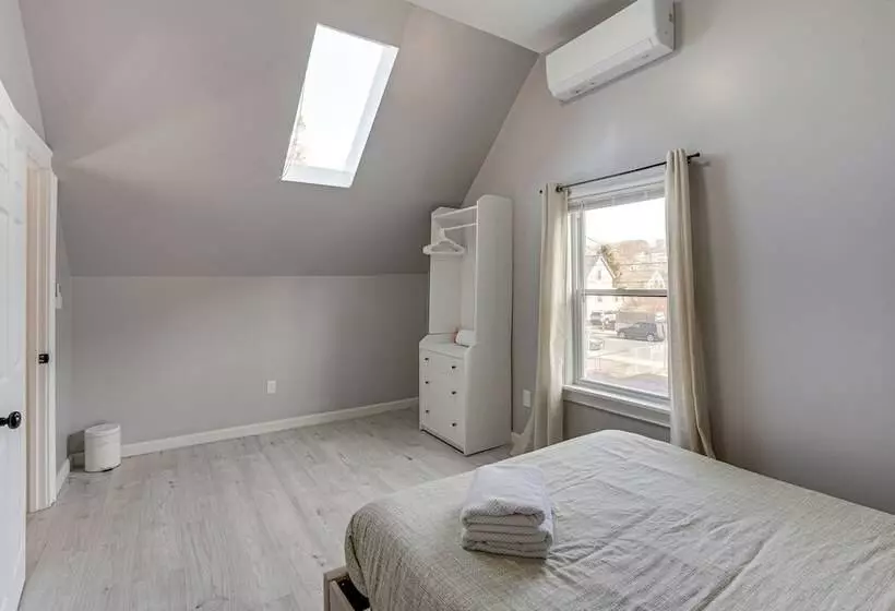 Coastal Lynn Escape W/ Fireplace: 3 Mi To Beaches