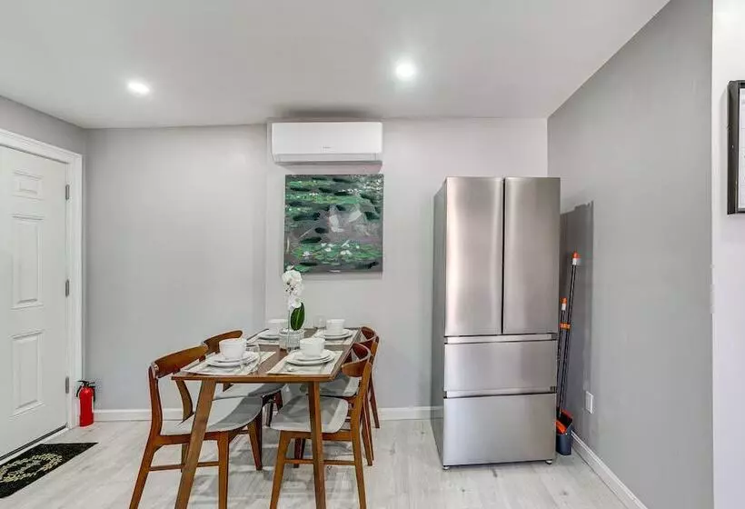Coastal Lynn Escape W/ Fireplace: 3 Mi To Beaches