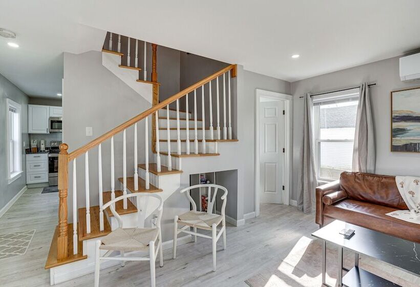 Coastal Lynn Escape W/ Fireplace: 3 Mi To Beaches