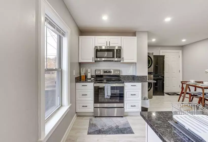 Coastal Lynn Escape W/ Fireplace: 3 Mi To Beaches