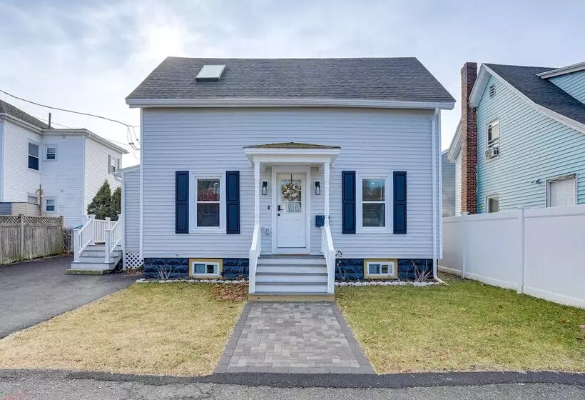 Coastal Lynn Escape W/ Fireplace: 3 Mi To Beaches