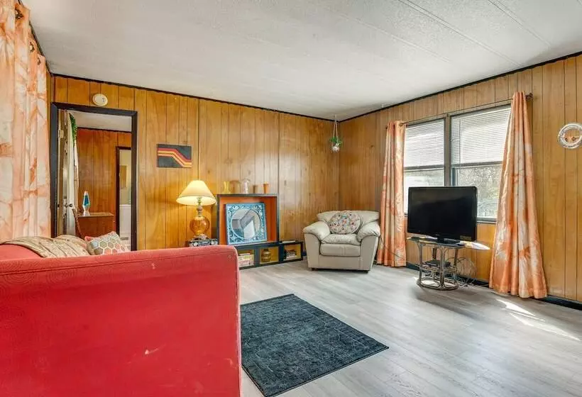 Cozy New Braunfels Retreat W/ Lake Dunlap Access