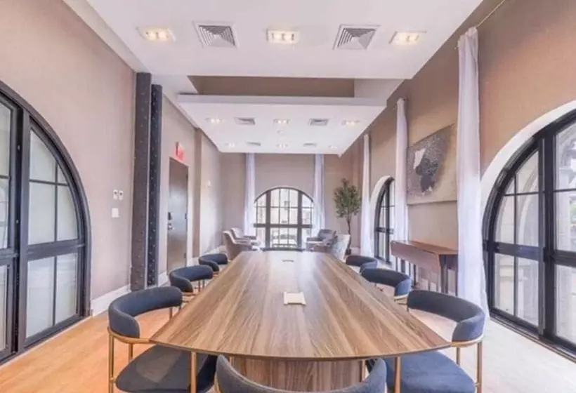 Elite Terrace   Spacious Apt W Terrace