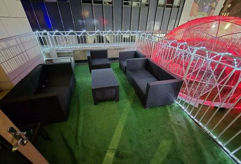 Elite Terrace   Spacious Apt W Terrace