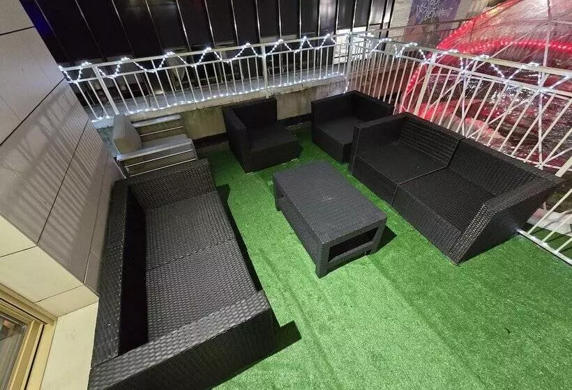 Elite Terrace   Spacious Apt W Terrace