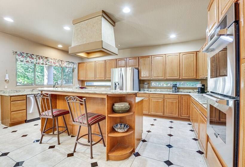 Expansive Peoria Home W/ Pool + Outdoor Kitchen!