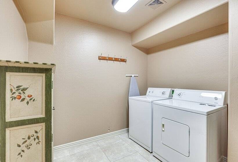 Expansive Peoria Home W/ Pool + Outdoor Kitchen!