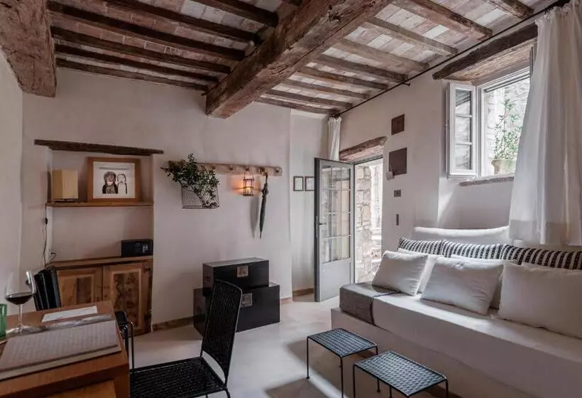 簡易ホテル Monteverdi Tuscany