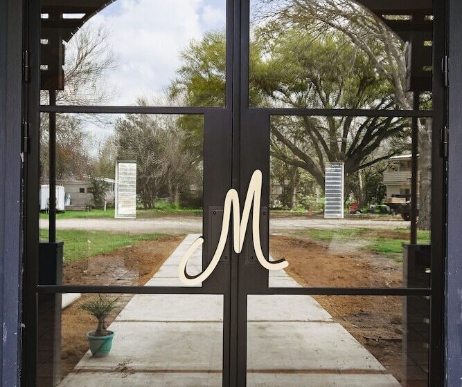 호텔 Melrose River Club