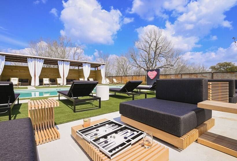 호텔 Melrose River Club