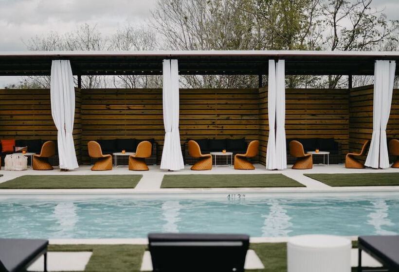 호텔 Melrose River Club