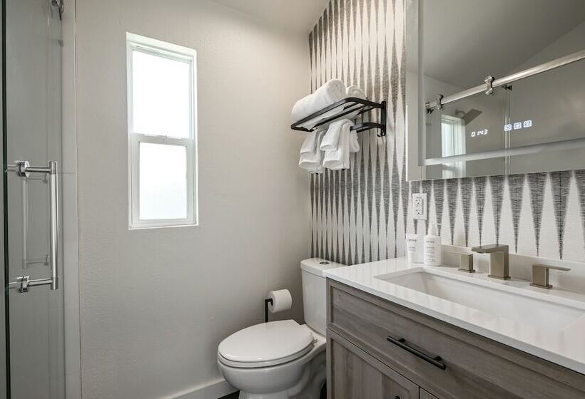 호텔 Melrose River Club