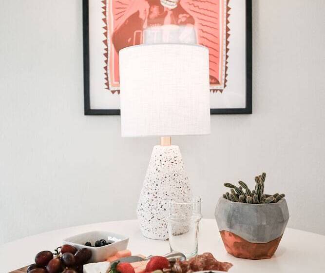 호텔 Melrose River Club