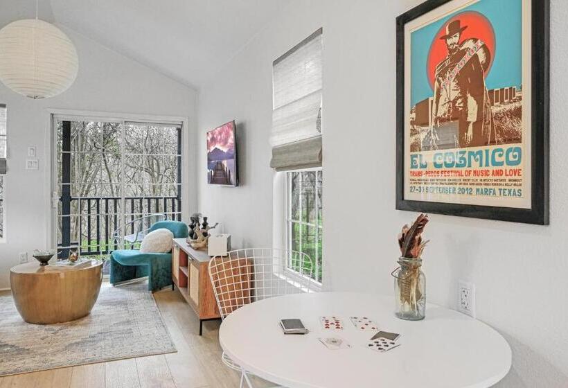 호텔 Melrose River Club