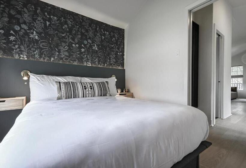 호텔 Melrose River Club