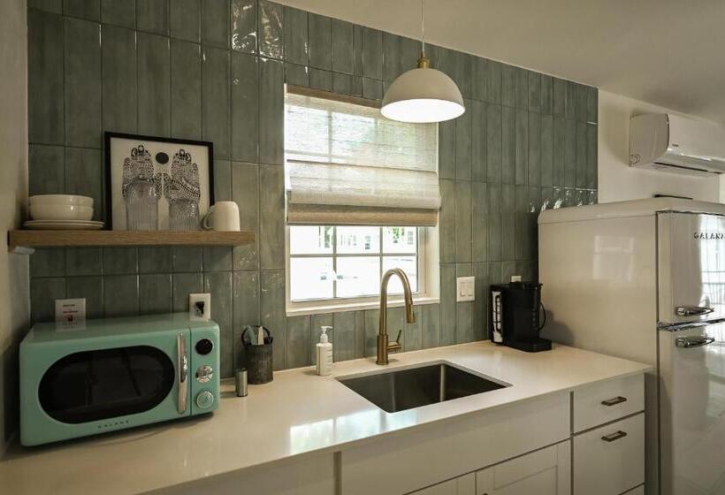 호텔 Melrose River Club