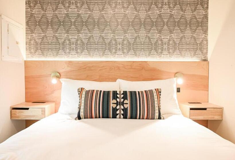 호텔 Melrose River Club