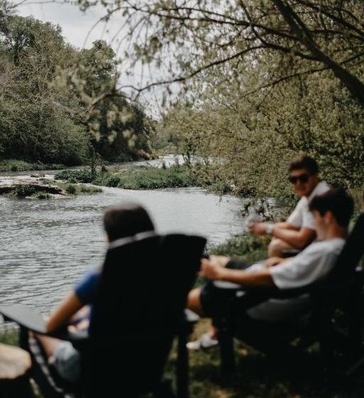 호텔 Melrose River Club