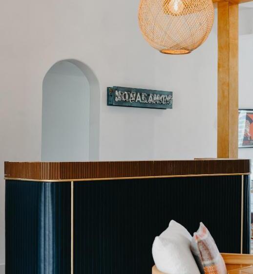 호텔 Melrose River Club