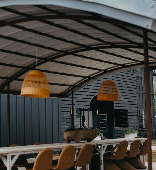 호텔 Melrose River Club