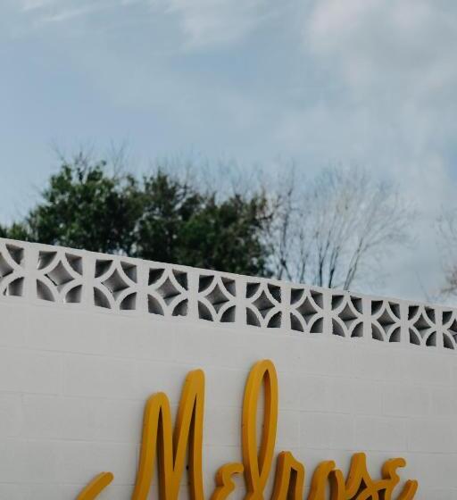 호텔 Melrose River Club