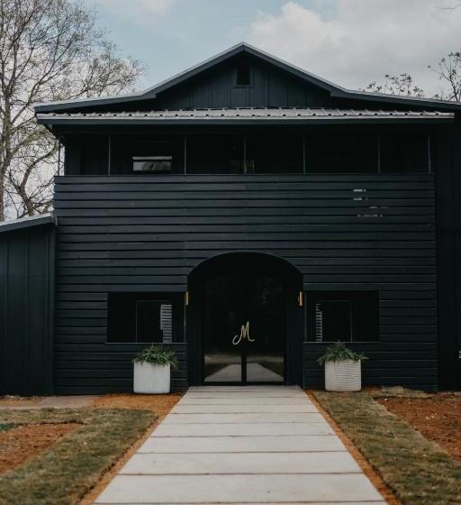 호텔 Melrose River Club