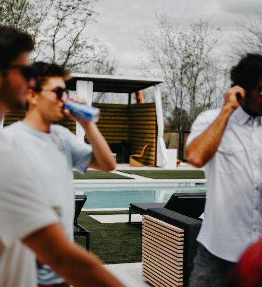 호텔 Melrose River Club