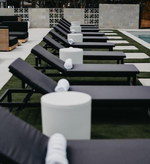 호텔 Melrose River Club