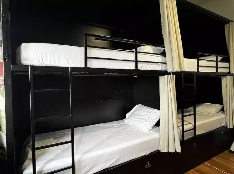 Howzit Hostels Hawaii