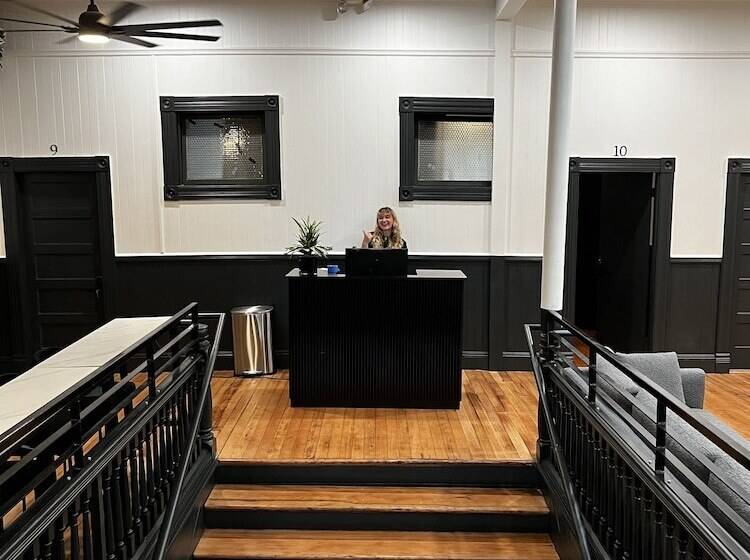 Howzit Hostels Hawaii