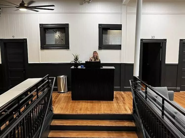 Howzit Hostels Hawaii