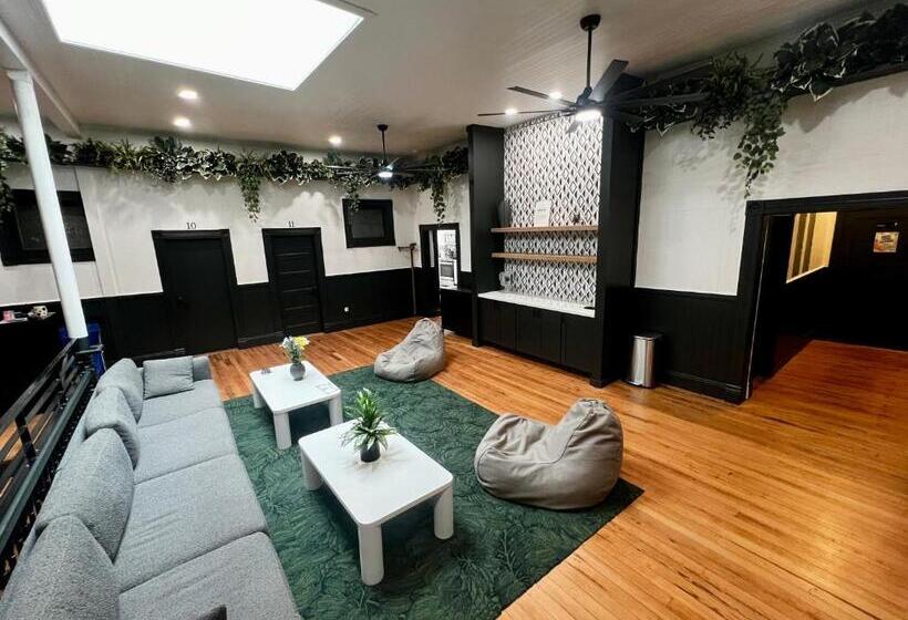 Howzit Hostels Hawaii