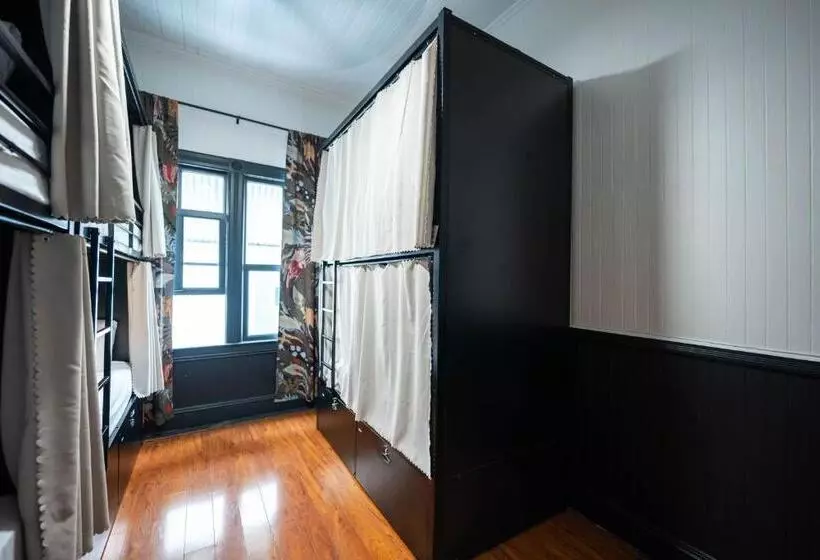 Howzit Hostels Hawaii