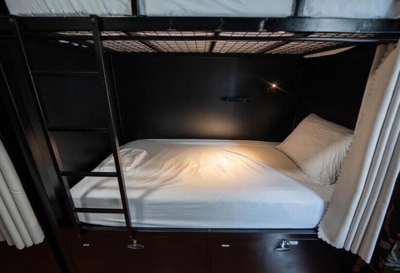 Howzit Hostels Hawaii