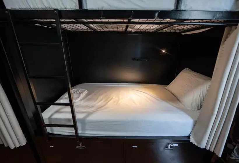 Howzit Hostels Hawaii