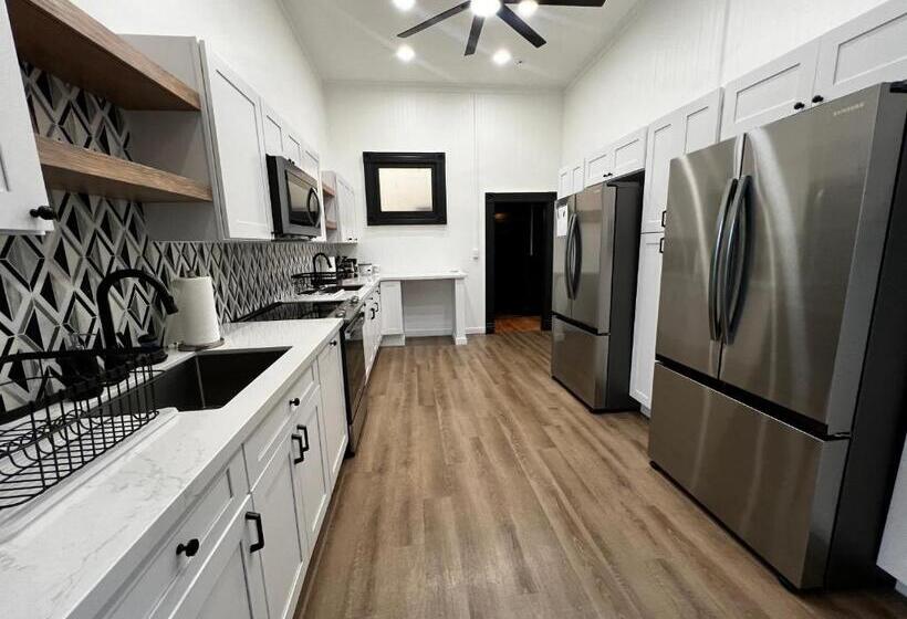 Howzit Hostels Hawaii