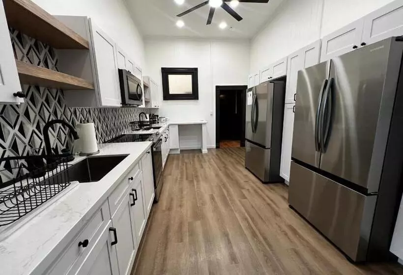 Howzit Hostels Hawaii