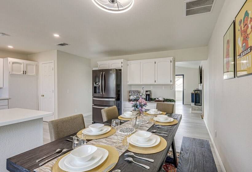 The Maharaja Retreat  W/ Hot Tub & Ev Charger!