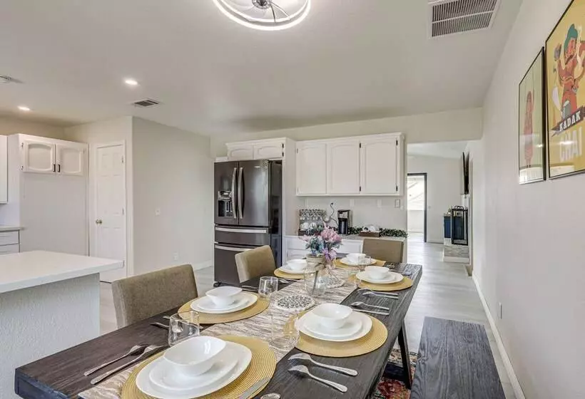 The Maharaja Retreat  W/ Hot Tub & Ev Charger!