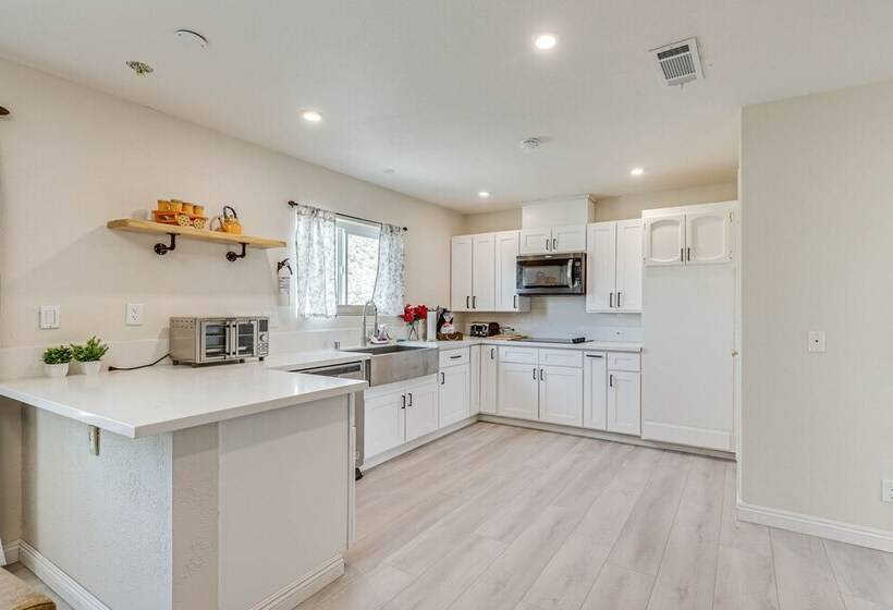 The Maharaja Retreat  W/ Hot Tub & Ev Charger!