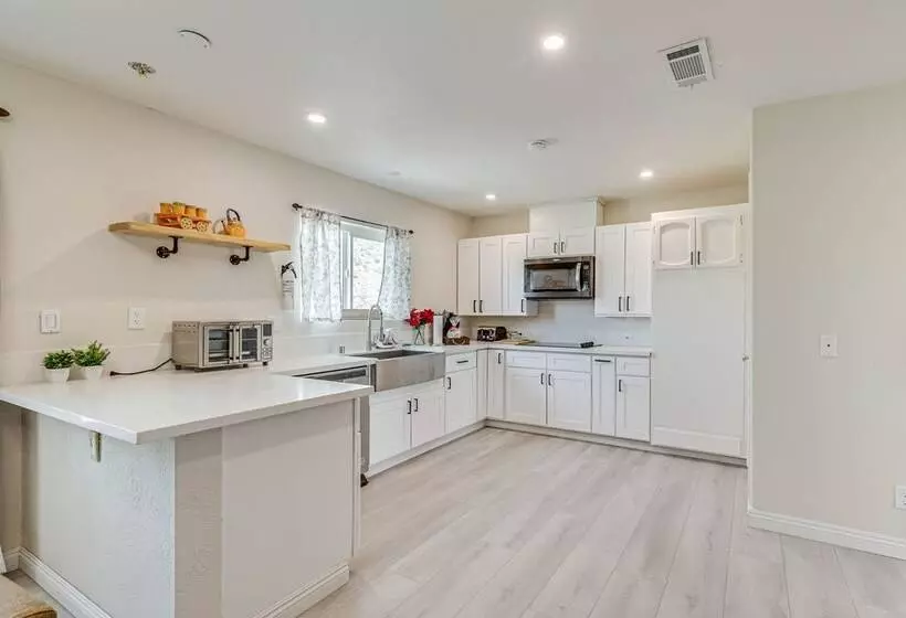 The Maharaja Retreat  W/ Hot Tub & Ev Charger!